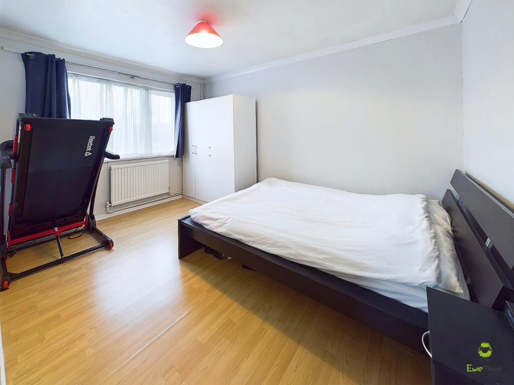 CAM03418G0-PR0178-STILL001