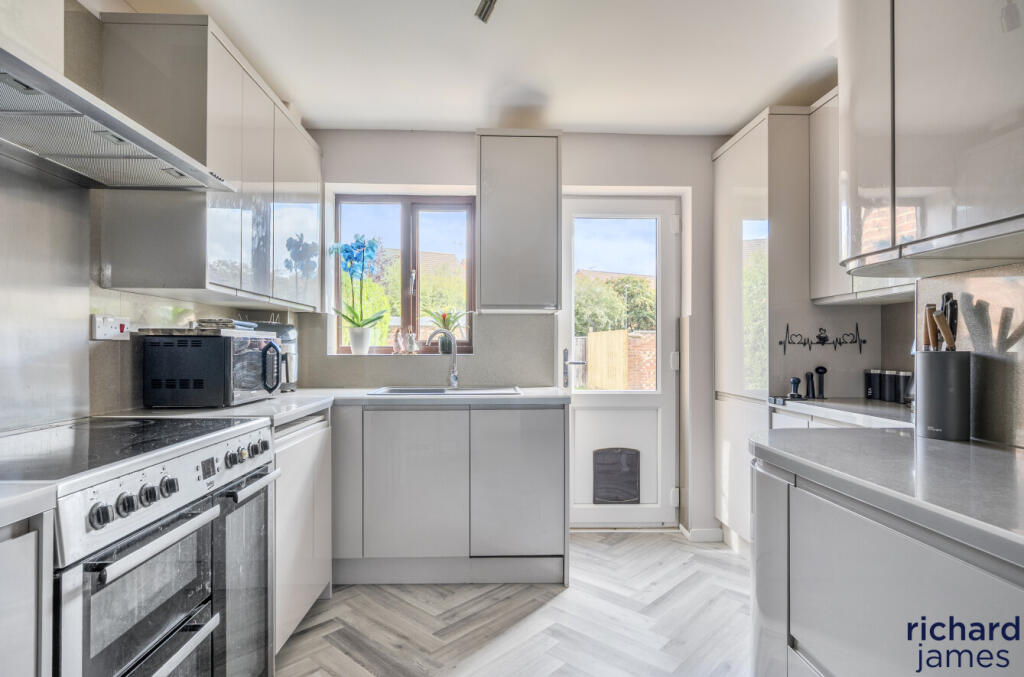 e7f56276bb7c44dd8a6aef093e0a18af