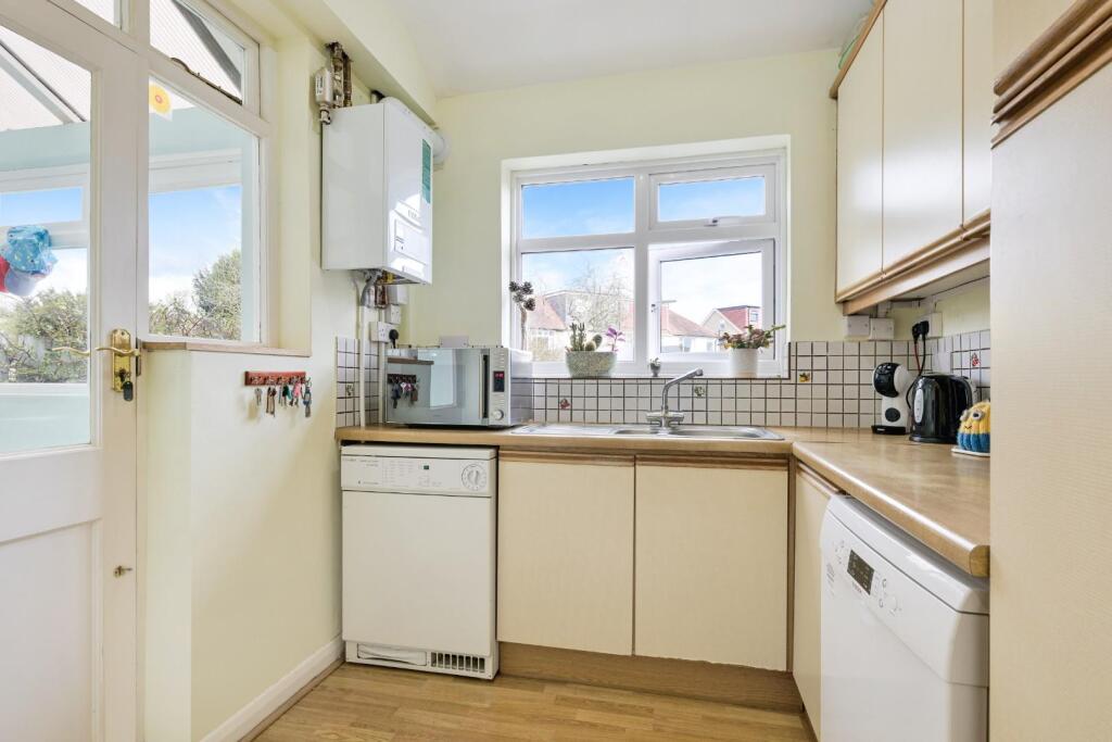 STONELEIGH AVENUE (14).jpg