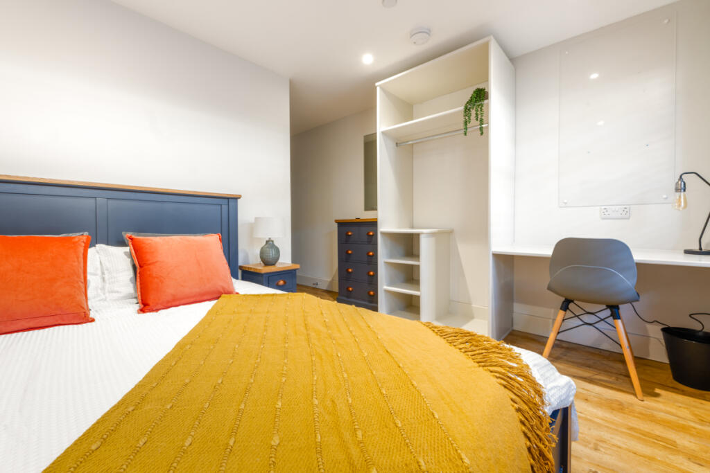 Flat 1, 122 Walter Road Bedroom 2