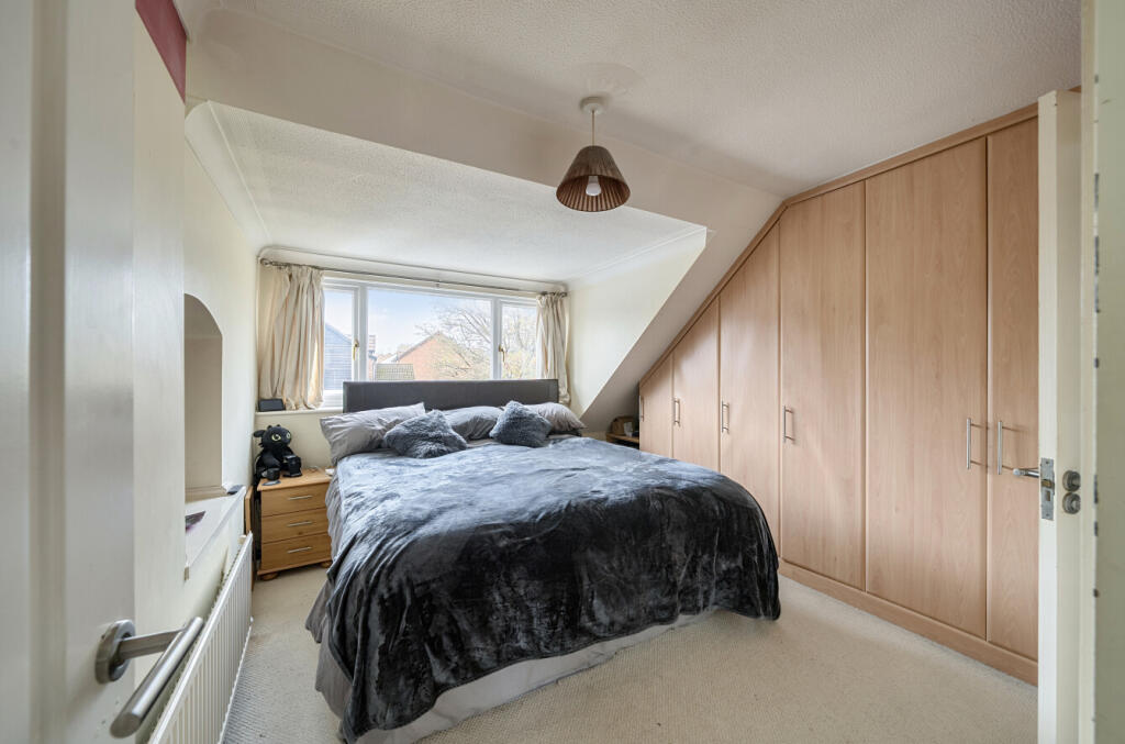 1373328-23-690898...