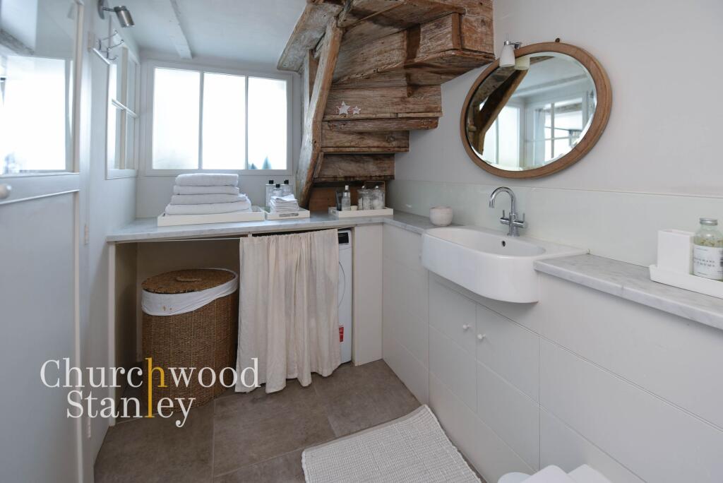 Ensuite Bathroom (basement)