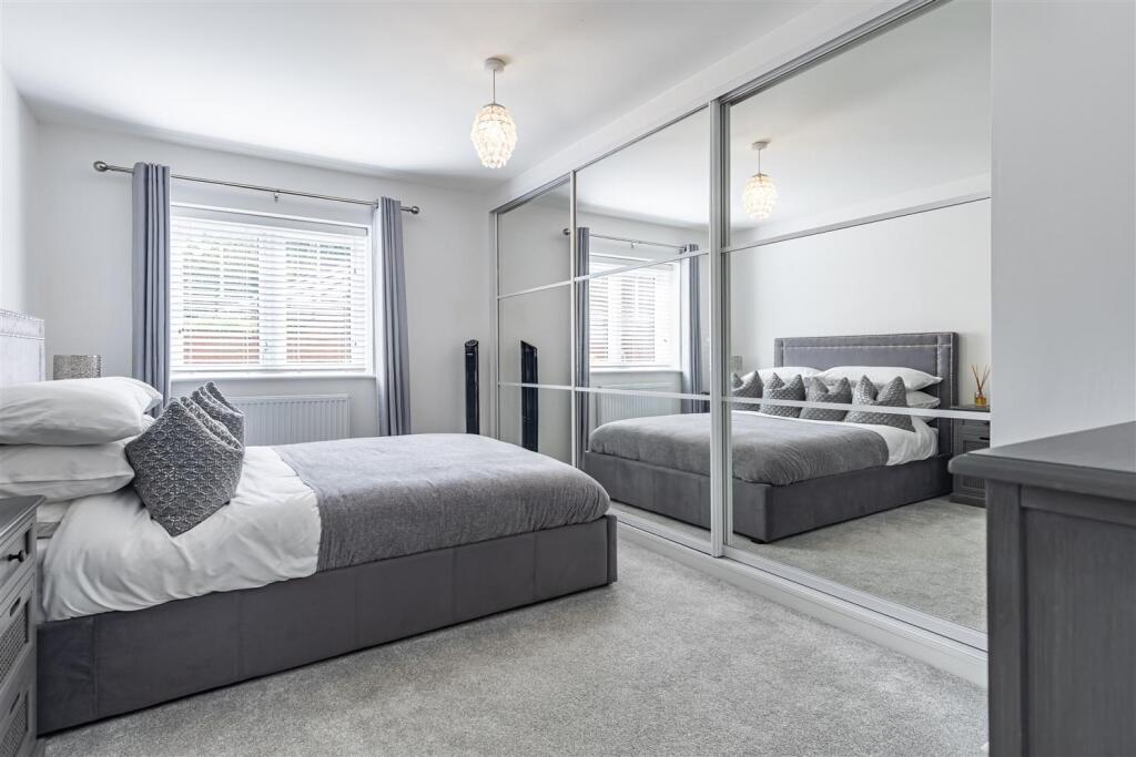 2 Archer Close  (8).jpg