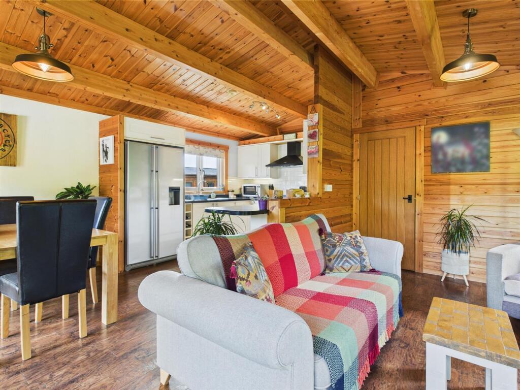 Lounge/Kitchen