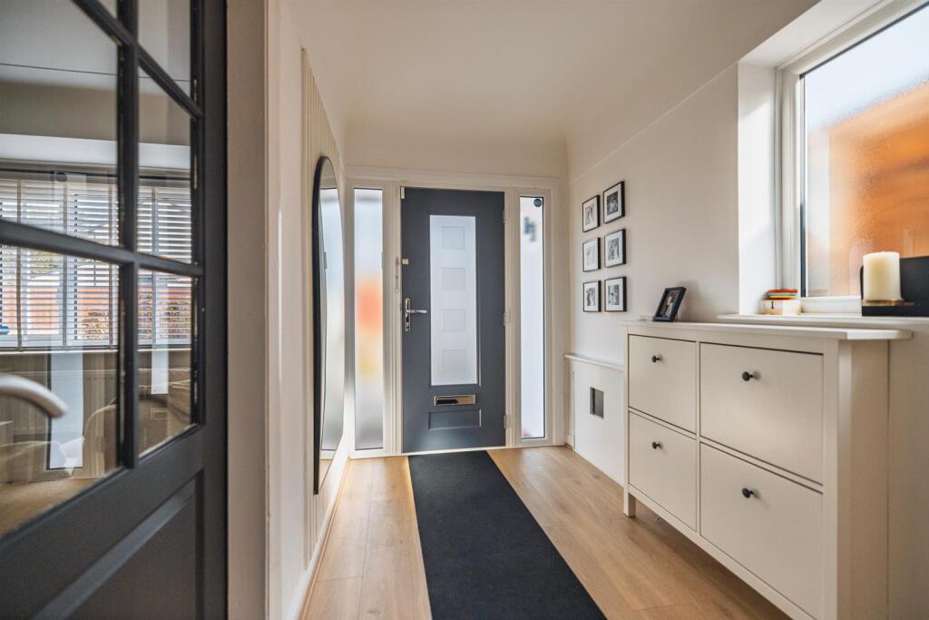 4 Bowness Ave-21.jpg