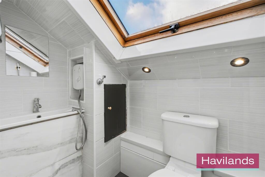 39 Laburnum Grove N21 3HT-8.jpg