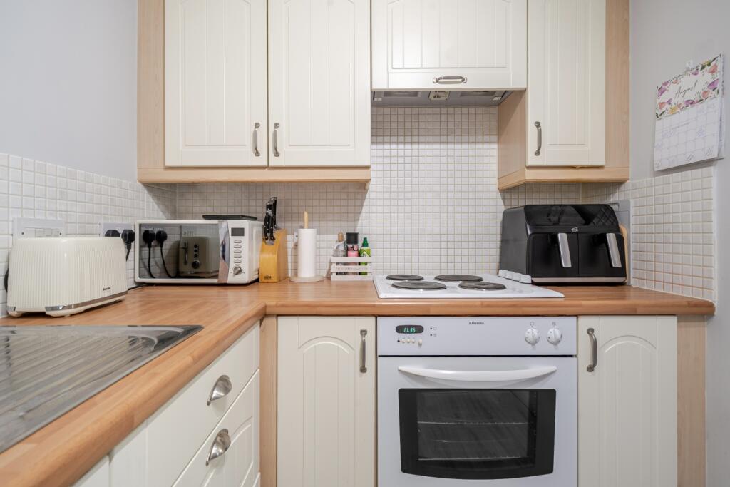 1340270-4-689b46288da16