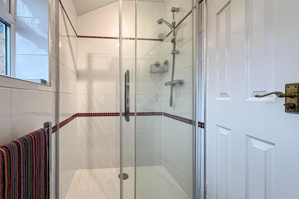 17. 19 Heath Croft Road inside image-12 (Large).jp