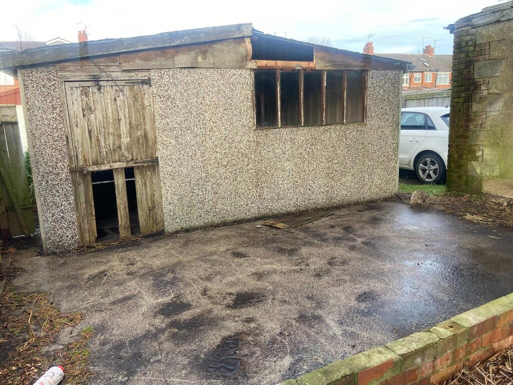 Garage (rear)