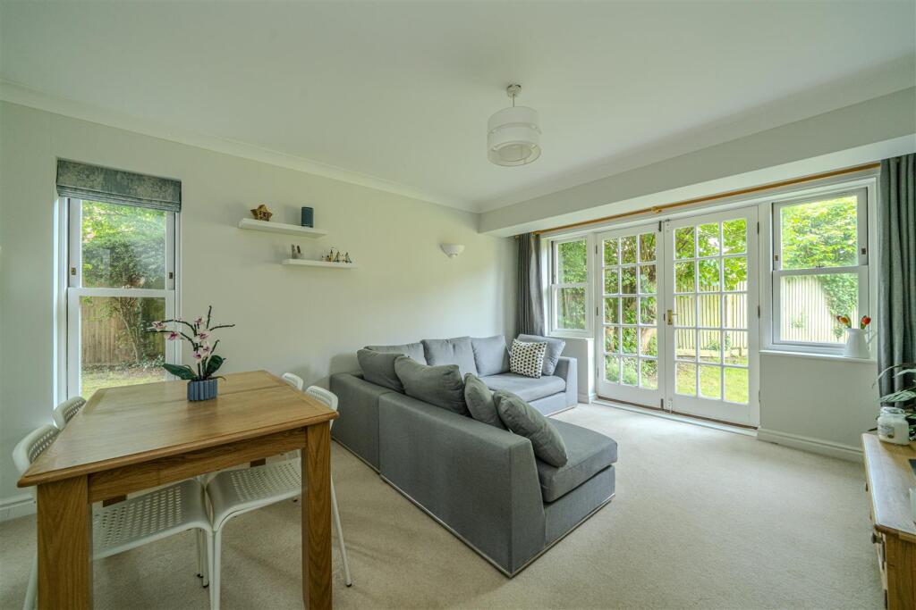 Lounge/Dining Room