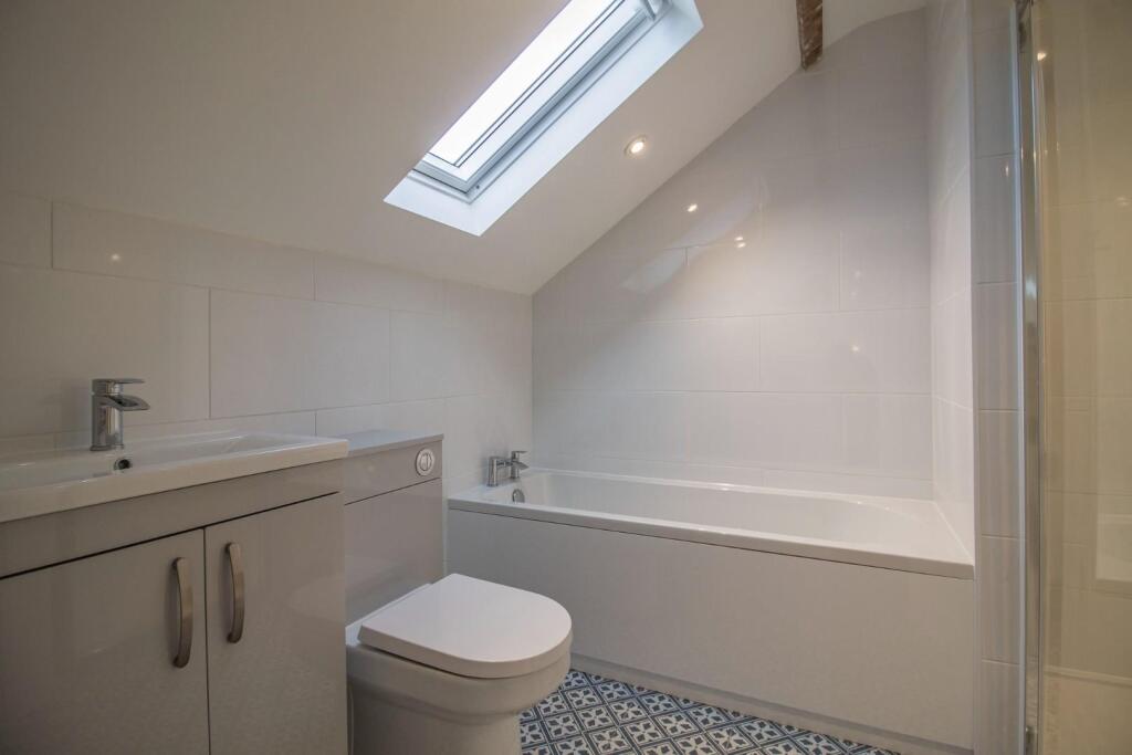 Dovedon Barn_Whepstead [Bathroom with separate sho