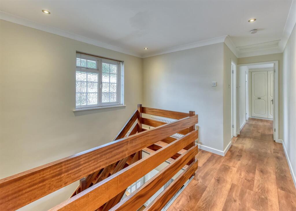 1 Saxon Court-landing.jpg