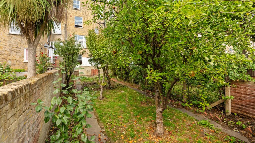 Flat A, 132 Evering Road, Stoke Newington, London N16 7BD