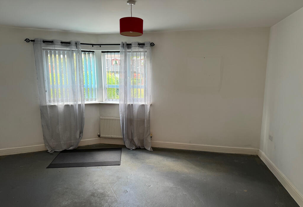 MAIN BEDROOM