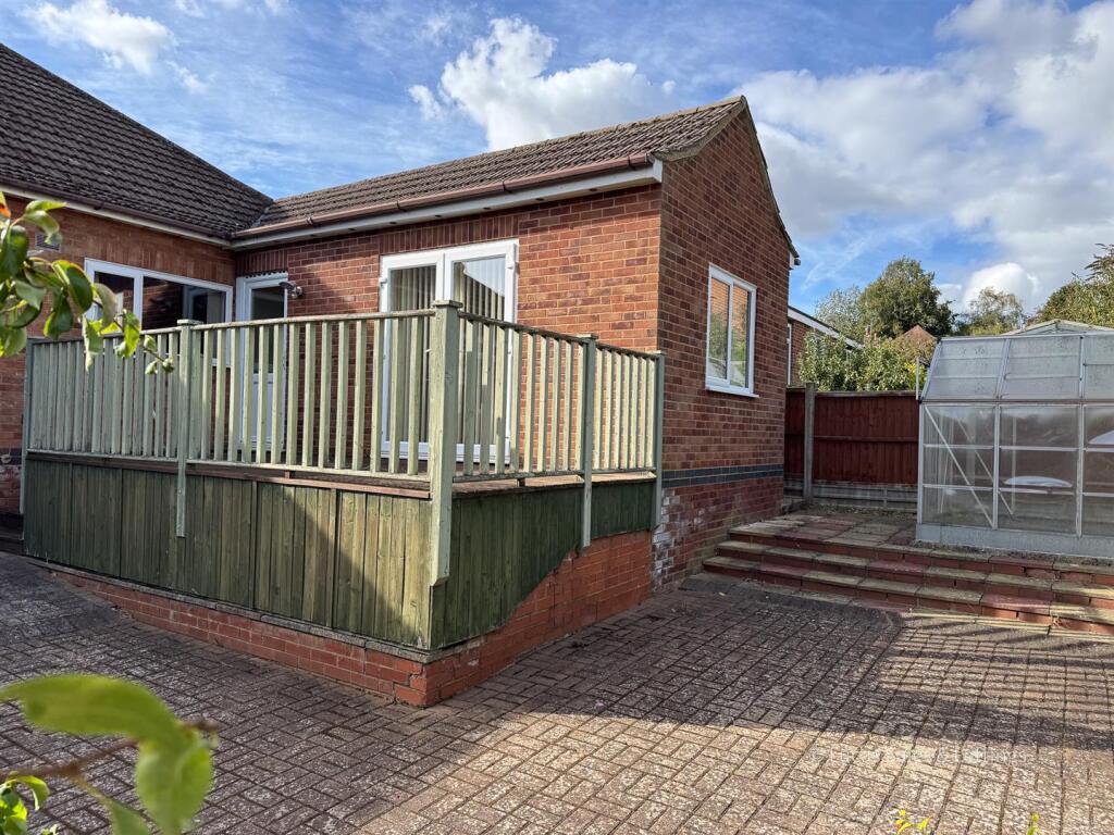 3 Larch Rd Kettering-06.jpg