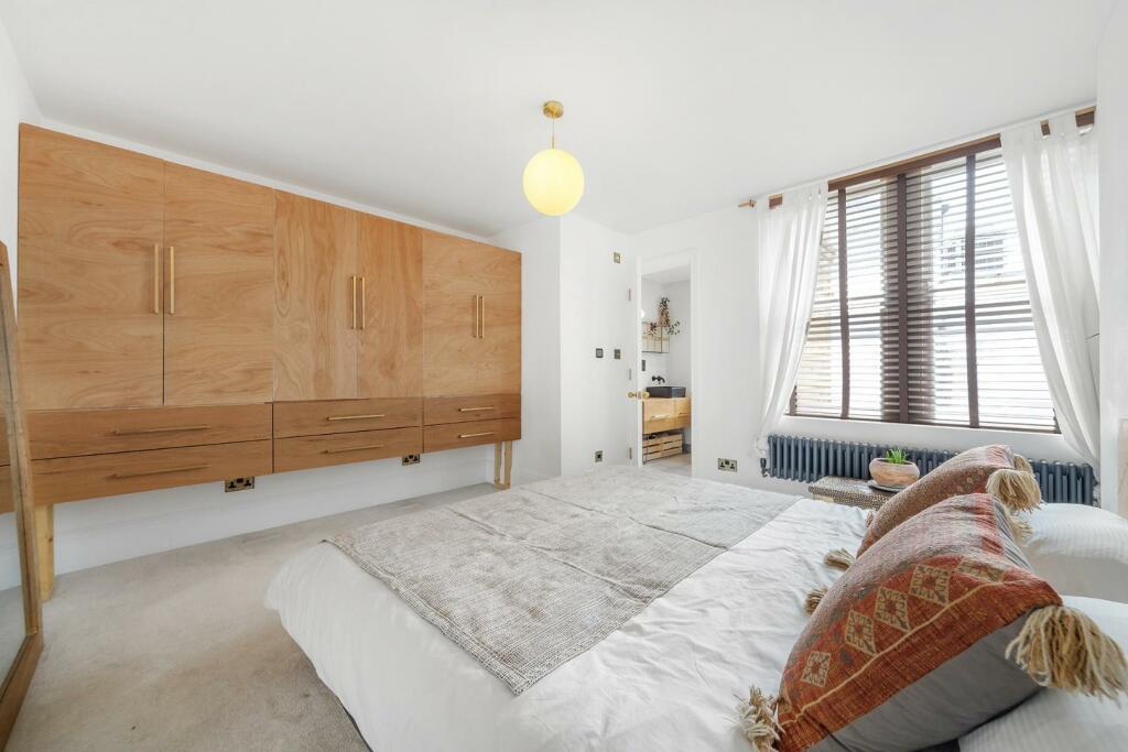 Bedroom 1.jpg