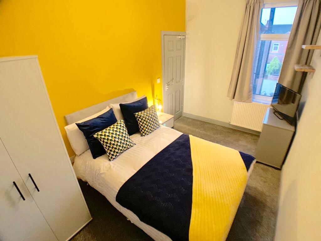 Bed 4.JPG