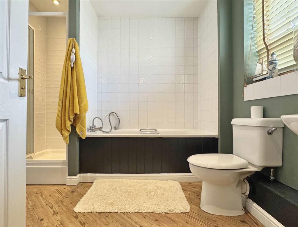Family Bathroom.jpg