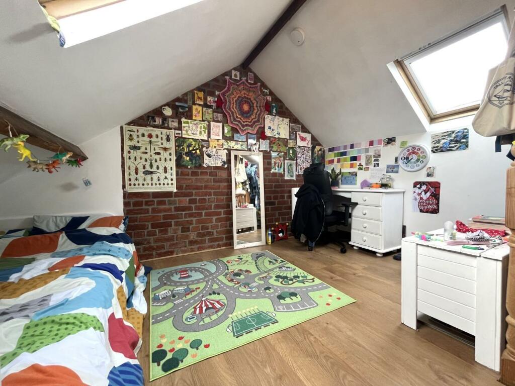 Bedroom 4 (2).JPG