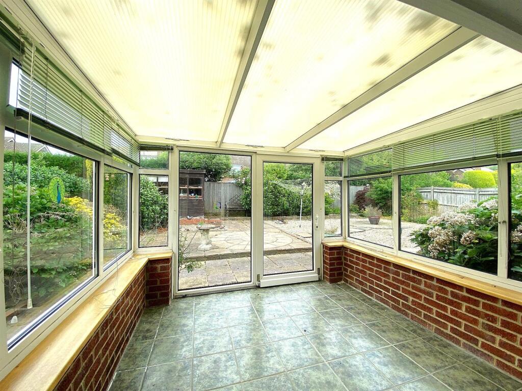 16 Eastergate - Conservatory.jpg