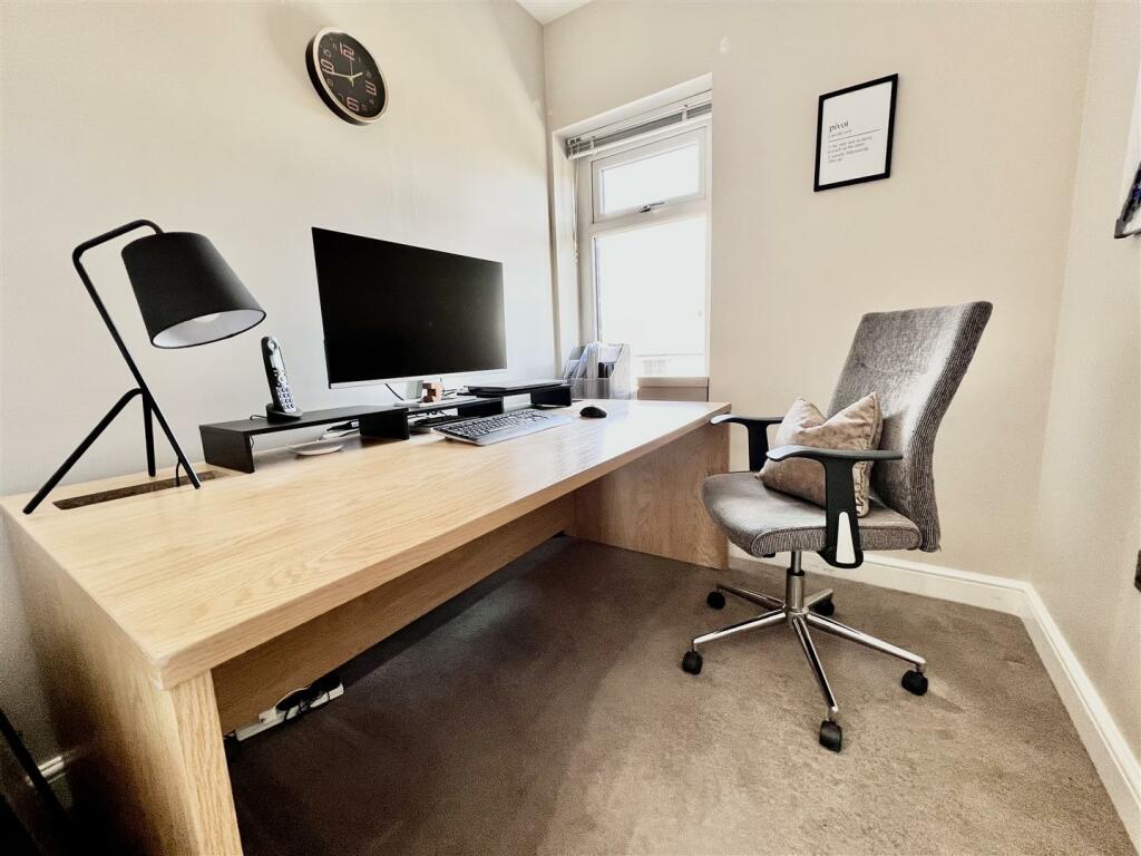 Bedroom 3/Study