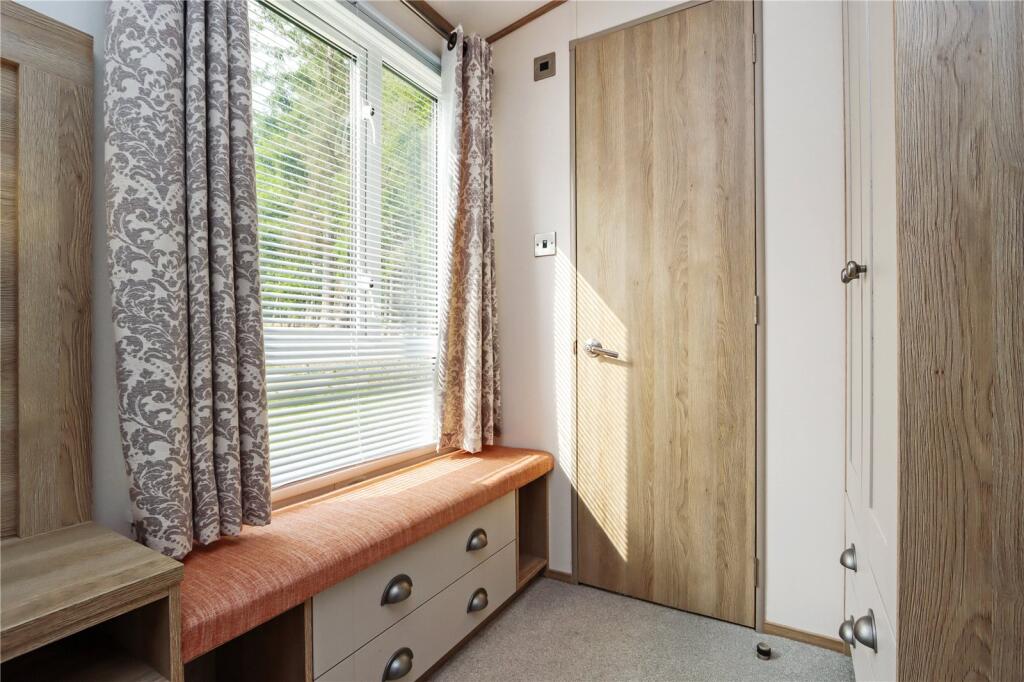 Bed 1 Window Seat