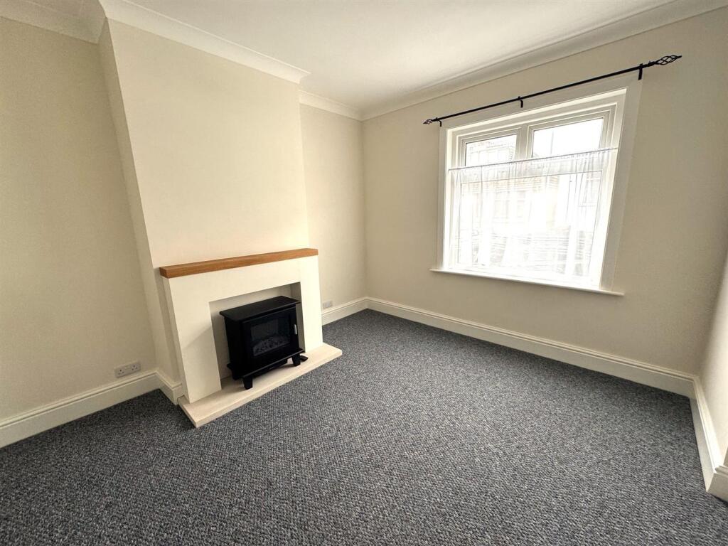 LIVING ROOM.jpg