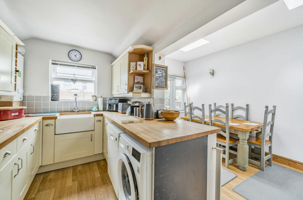 Kitchen/Dining Area