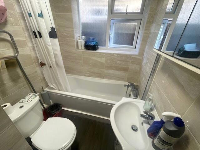 21 locket road 2