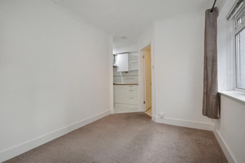 Flat 6 Beaumont Court, 2 Boscombe Spa Road, Bournemouth, Dorset, BH5 1AU