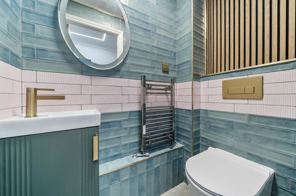 30-682361ee2f201-...