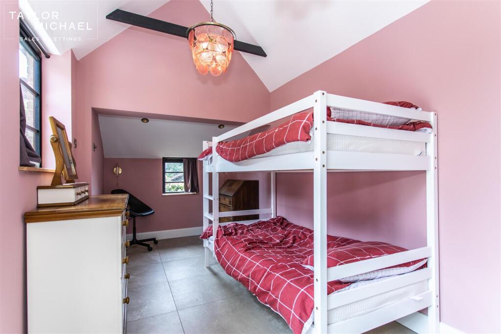 Downstairs En-Suite Room