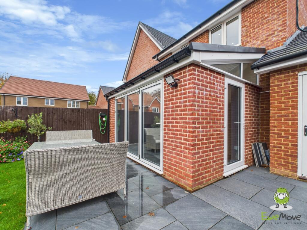 EweMove Estate Agents Basingstoke - The Coach Road