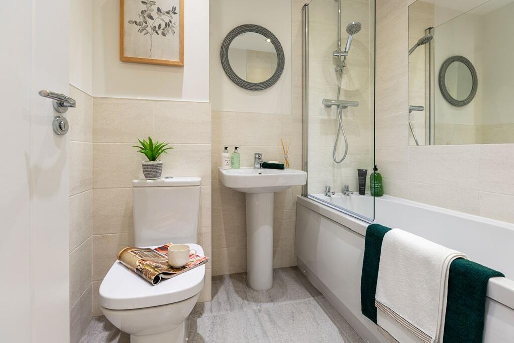 Family--friendly bathroom