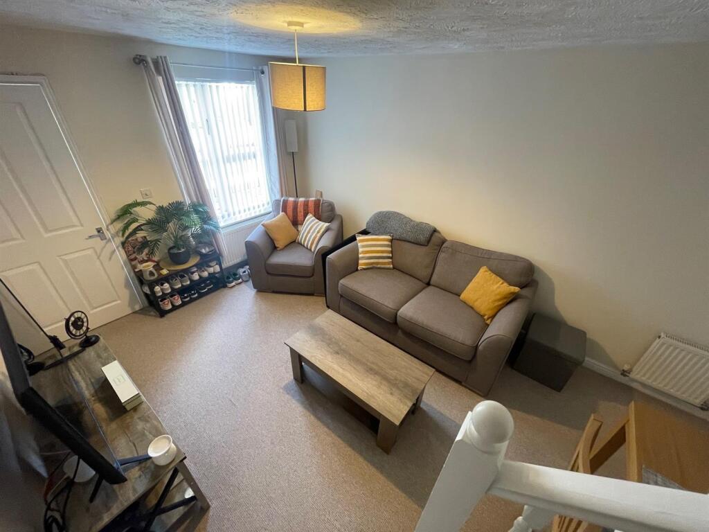 Lounge 3.jpg