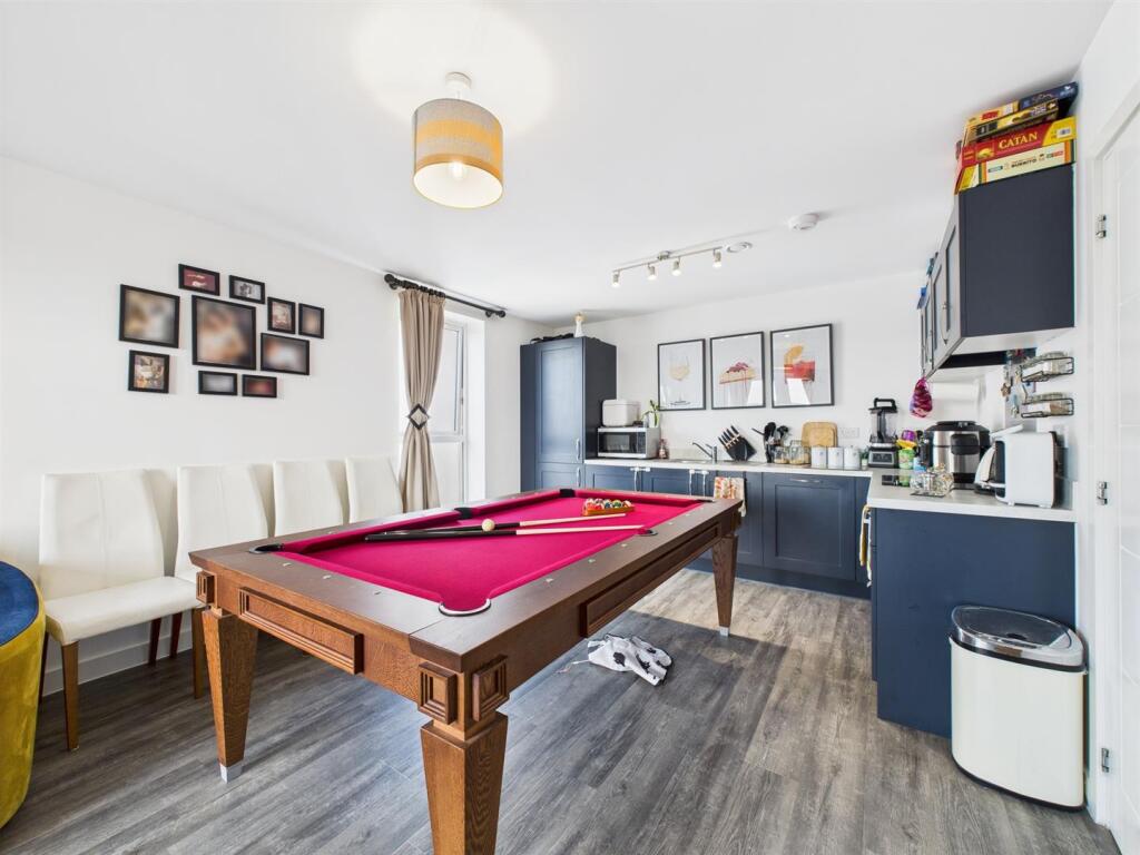 Lounge &amp; Kitchen