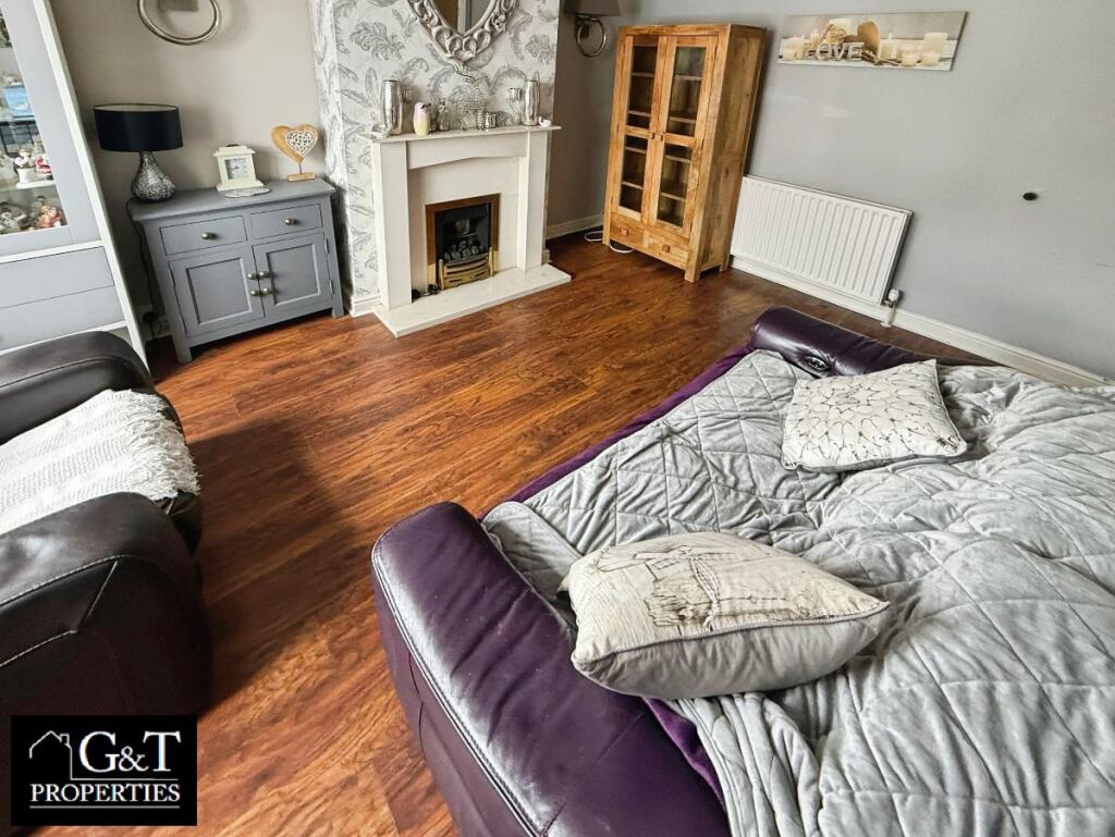 FRONT RECEPTION ROOM 