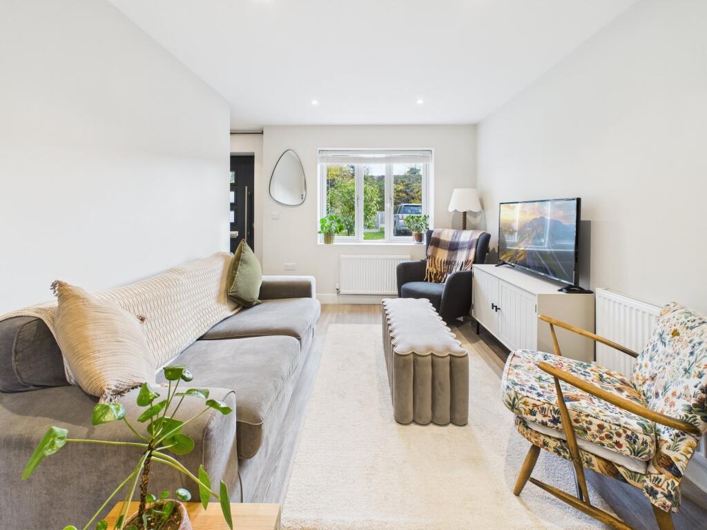 open plan lounge &amp; kitchen