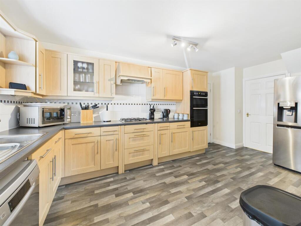 Kitchen: