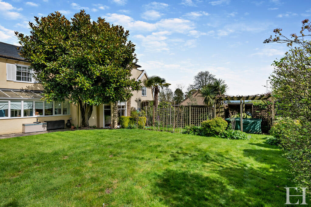 8591206-exteriorw...