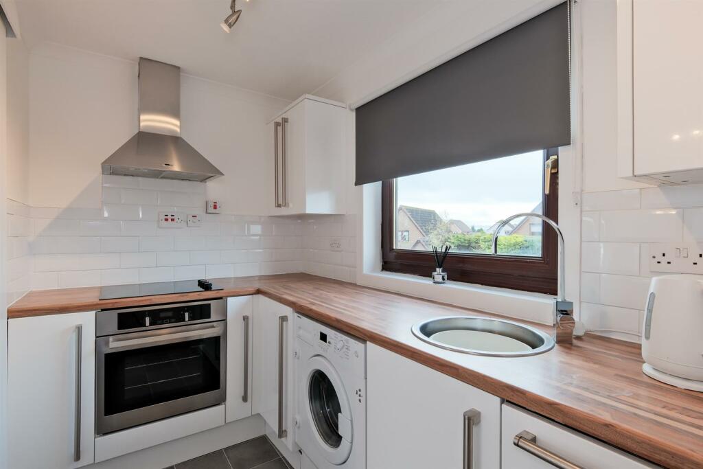 024-16 Hemmingen Court Carluke, ML8 5LX.jpg
