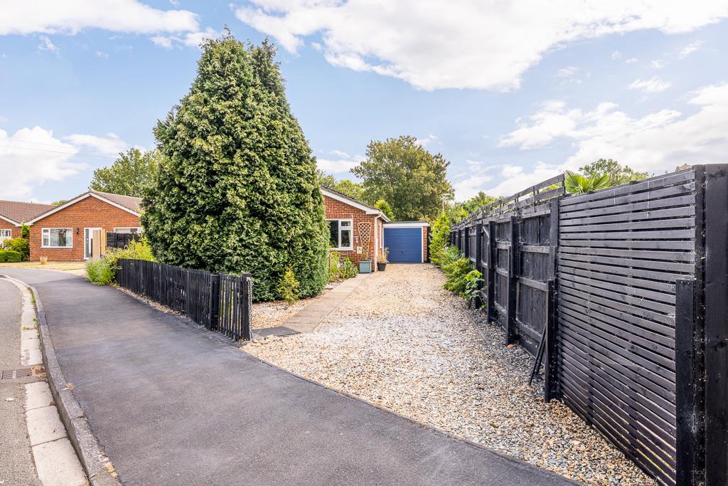 2 Littlebury Gardens (Holbeach)-6.jpg