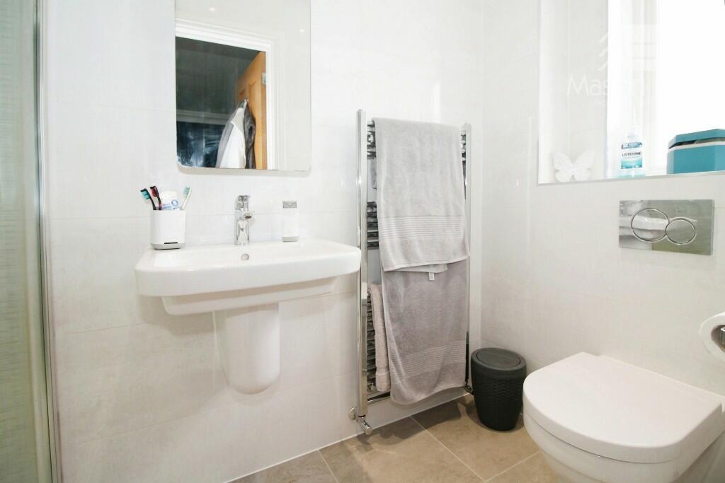 EN SUITE
