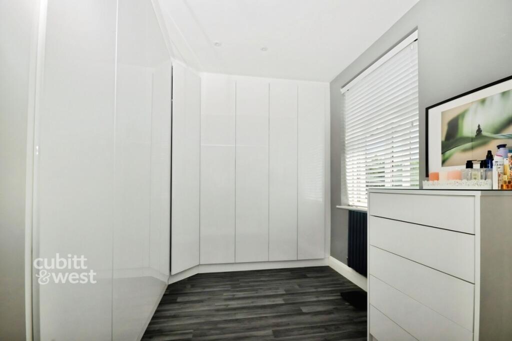 aa47a946-Wardrobe