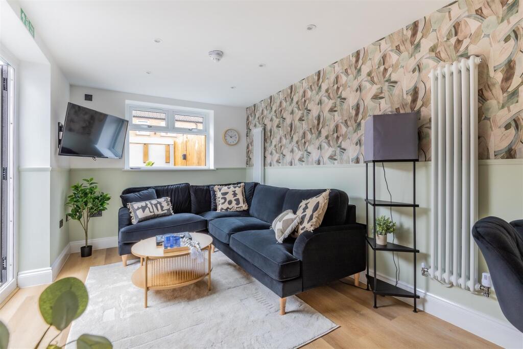 24 Kitchen Diner-5.jpg