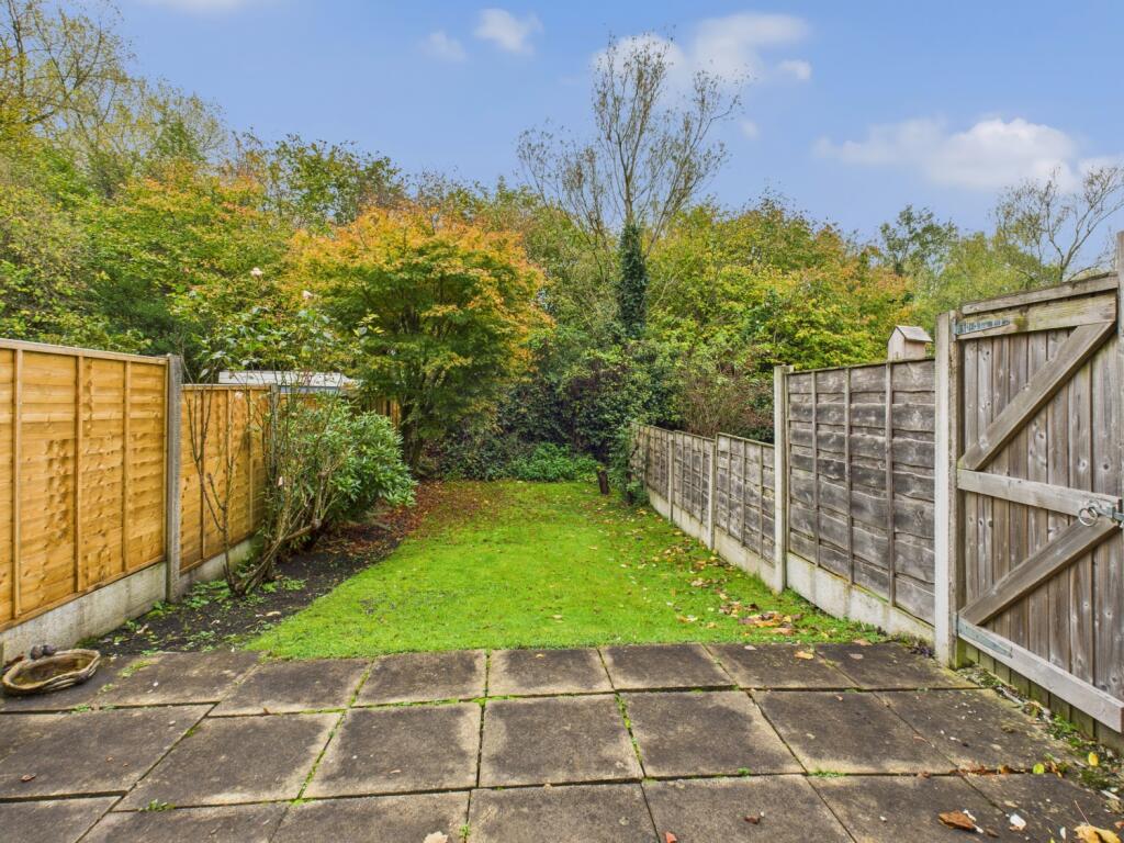 CAM03729G0-PR0166-STILL029