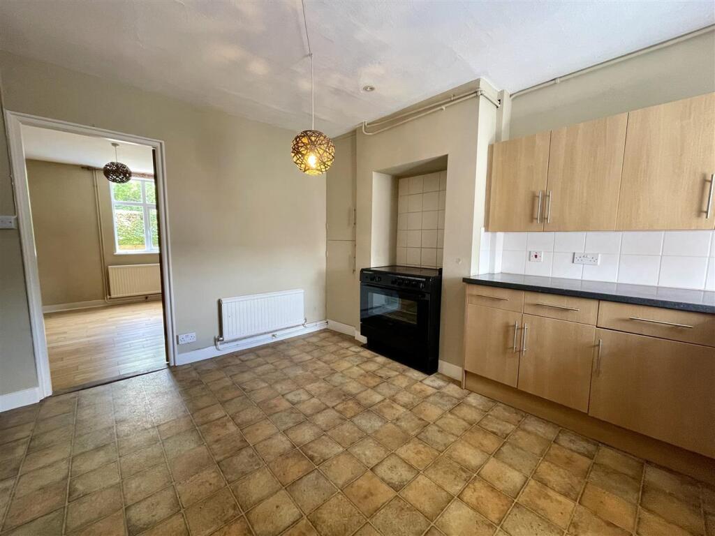 Kitchen 2.jpg