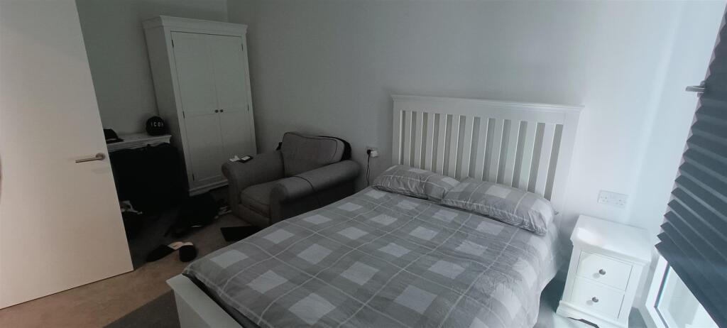 Apartment 10507, 4 Wharf End