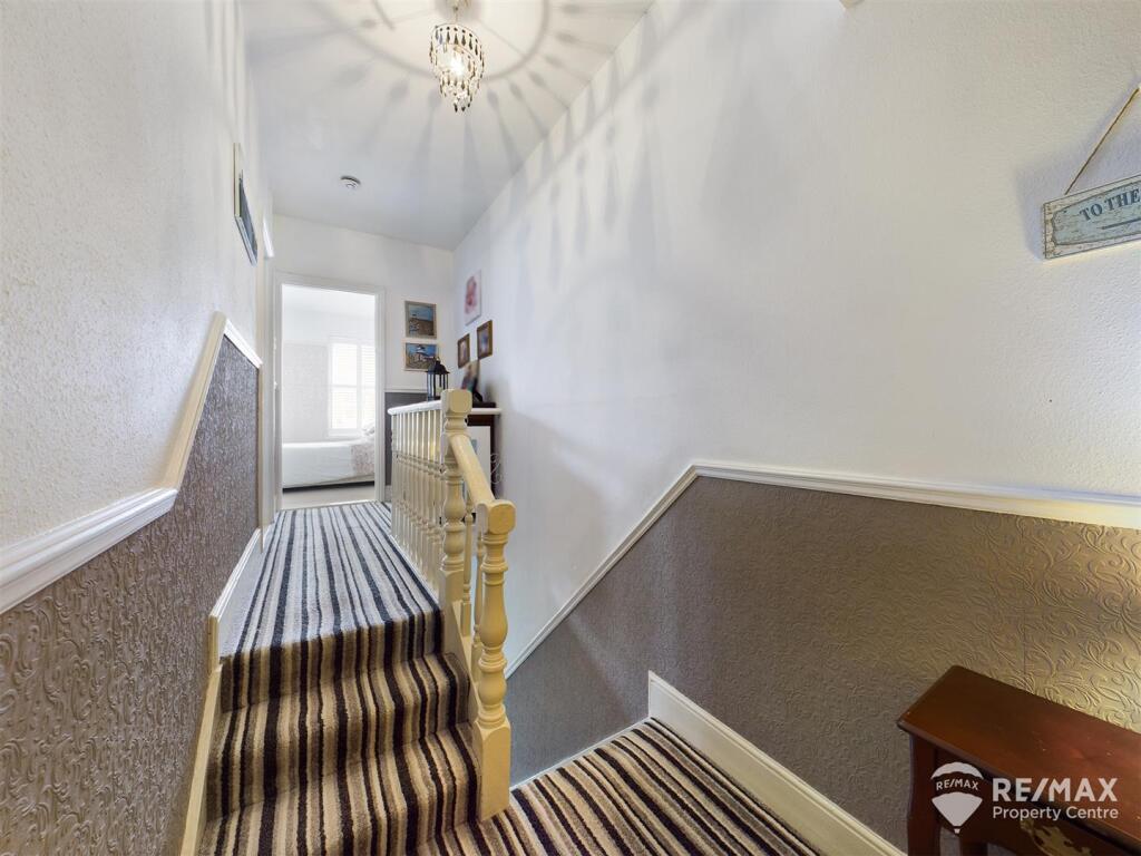 Upstairs Landing (2).jpg