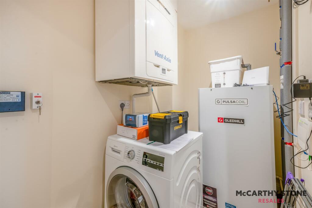 8581642-interior18.jpg